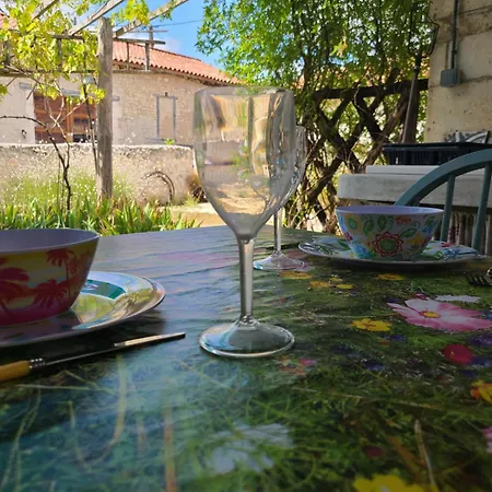 Peaceful Dordogne Countryside With Pool. Holiday home