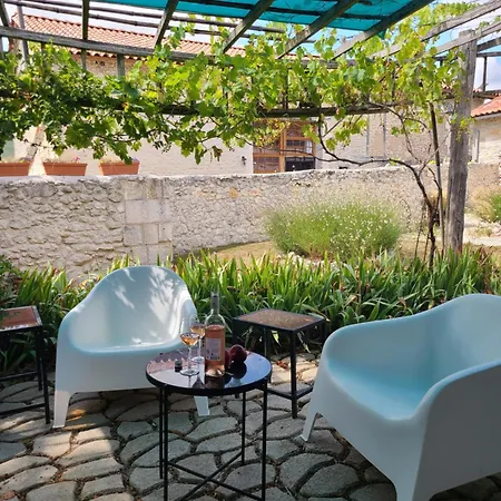 Peaceful Dordogne Countryside With Pool. Holiday home *
