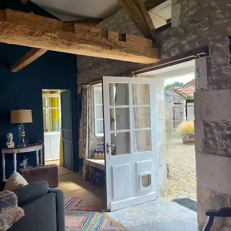 Peaceful Dordogne Countryside With Pool. Saint-Martial-Viveyrol